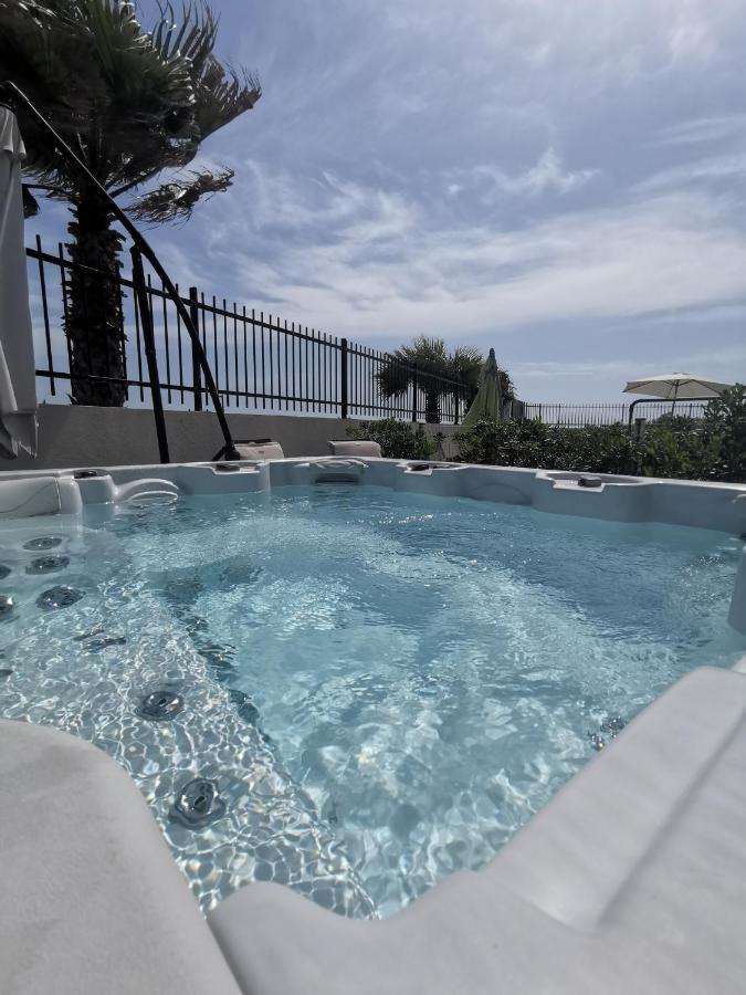 אגדה Le Nautilia Residence De Luxe "Reservee Aux Couples" מראה חיצוני תמונה