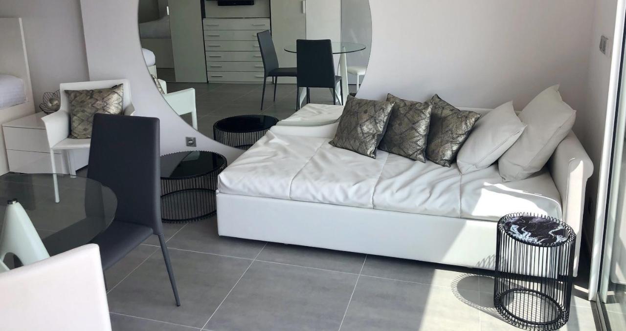 אגדה Le Nautilia Residence De Luxe "Reservee Aux Couples" מראה חיצוני תמונה