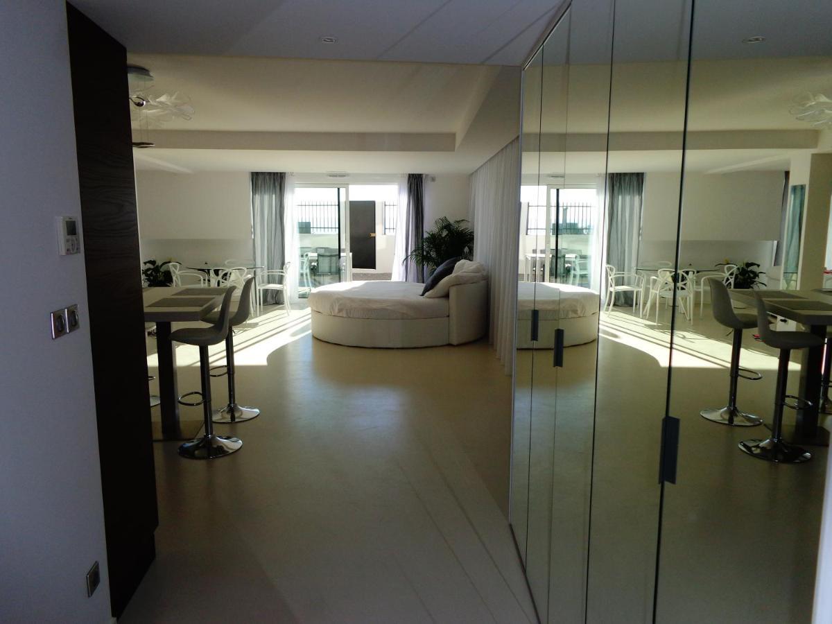 אגדה Le Nautilia Residence De Luxe "Reservee Aux Couples" מראה חיצוני תמונה